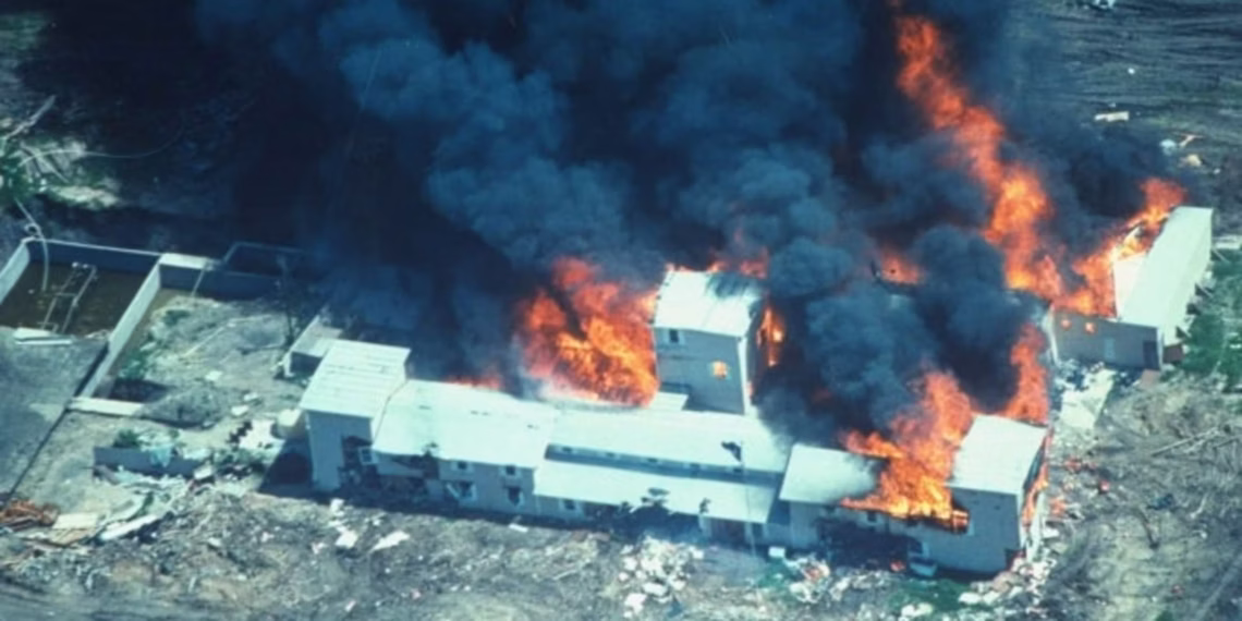 حريق وايكو 1993 كل من الحصار، الحريق، و76 قتيلًا في مواجهة مع الشرطة